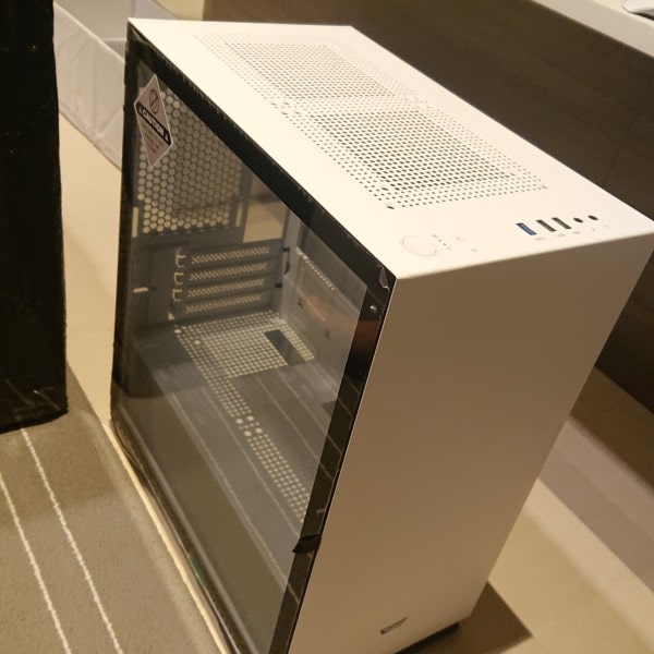Aigo-DarkFlash-DLM22-LUXURY-White-Tempered-Glass-m-ATX